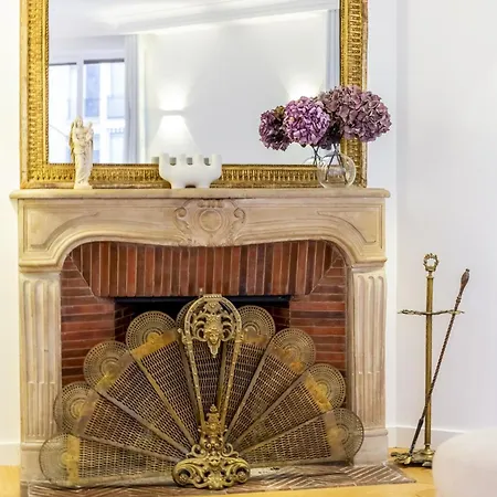 Maison Josephine Stunning Champs-elysees 3 Bedrooms Paryż