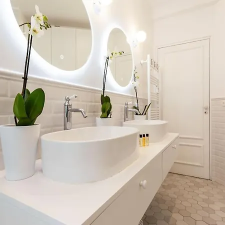 Maison Josephine Stunning Champs-elysees 3 Bedrooms * Paryż